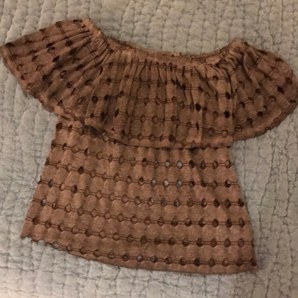 Adorable off the shoulder top! - Picture 3 of 6